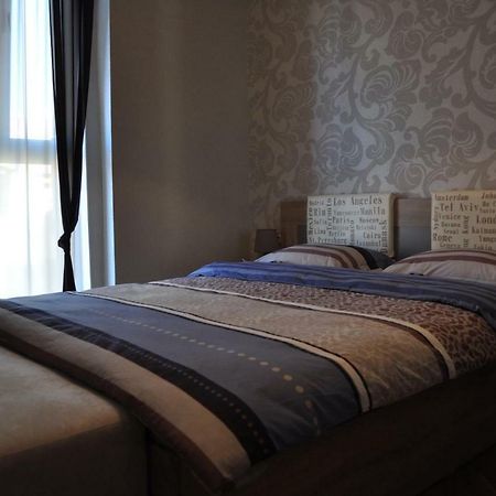 Sofia Central Pretty Apartment ภายนอก รูปภาพ