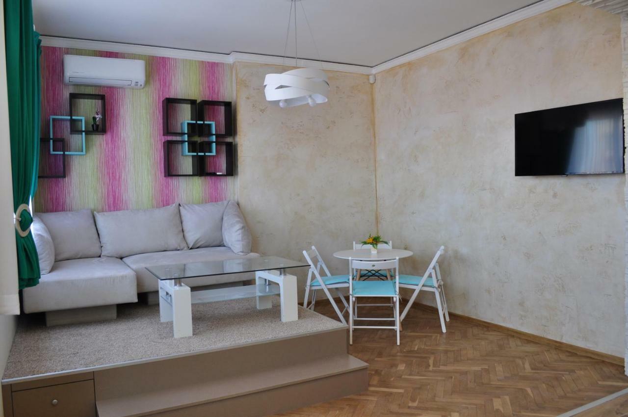 Sofia Central Pretty Apartment ภายนอก รูปภาพ